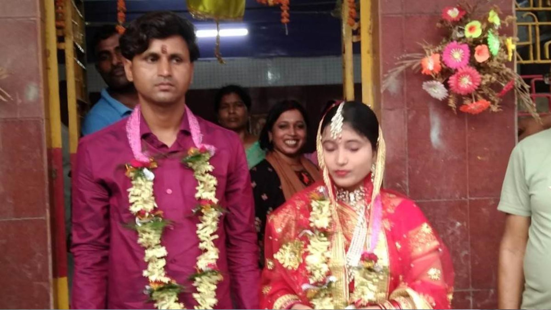 Bihar Love News प्रेमिका करिश्मा का हुआ सिपाही मिथिलेशमंदिर में धूमधाम से हुआ शुभ विवाह