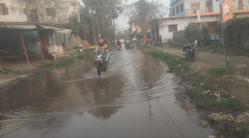 दलसिंहसराय:महीनो से मानसूरचक जाने वाली रोड में जल जमाव की समस्या से लोग परेशान