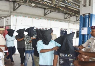 रेलयात्रियों के गहने चोरी करने वाले बाप-बेटे समेत पांच को पुलिस ने पटना जंक्शन से किया गिरफ्तार