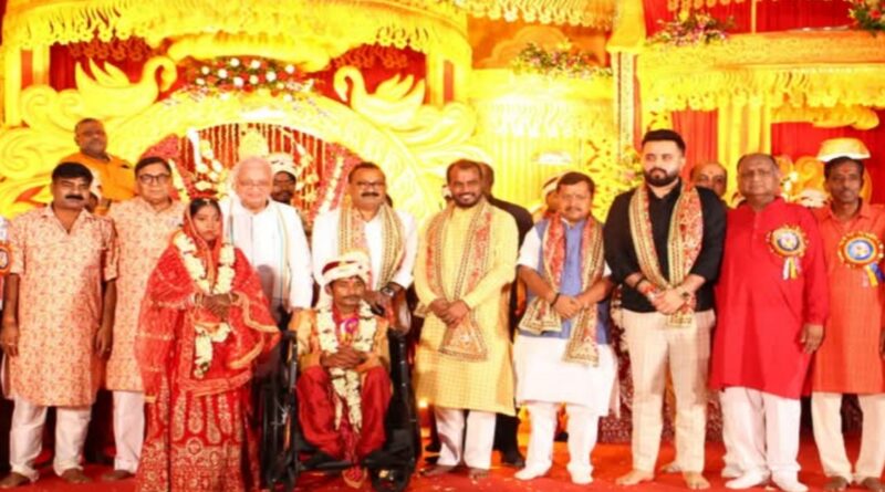 पटना में 51 जोड़े विवाह के बंधन में बंधे:राज्यपाल ने कहा- मानव सेवा ही, माधव सेवा है
