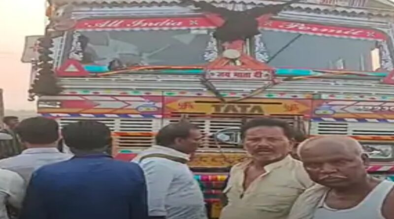 समस्तीपुर:ट्रक की टक्कर से युवक की मौत,सड़क किया जाम