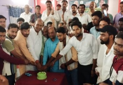 समस्तीपुर नगर राजद ने सद्भावना दिवस के रूप में मनाया लालू यादव का जन्मदिन, केक काटा