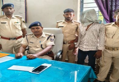 समस्तीपुर:दवा दुकानदार से लूट मामले का मुख्य आरोपी धराया:अपराधी पर 9 मामले पहले से FIR