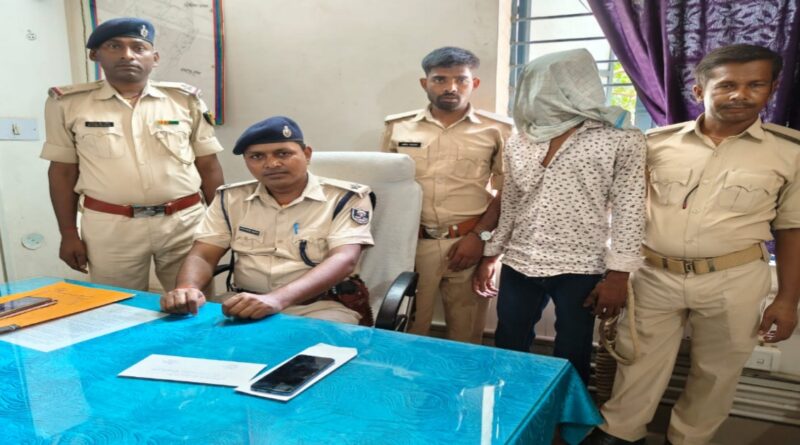 समस्तीपुर:दवा दुकानदार से लूट मामले का मुख्य आरोपी धराया:अपराधी पर 9 मामले पहले से FIR