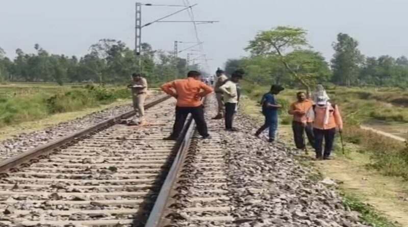 रुसेराघाट रेलवे स्टेशन के पास ट्रेन की चपेट में आने से युवक की मौत