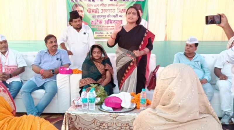 समस्तीपुर:महिला आयोग के अध्यक्ष काे किया गया सम्मानित