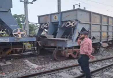 मुजफ्फरपुर में गिट्‌टी लदी मालगाड़ी डिरेल:दो चक्के हुए बेपटरी