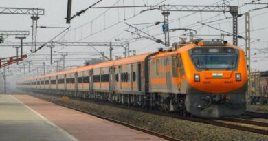 परदेश लौटने वाले यात्री परेशान,लंबी दूरी की ट्रेनों में वेटिंग, कई ट्रेनों में रिग्रेट