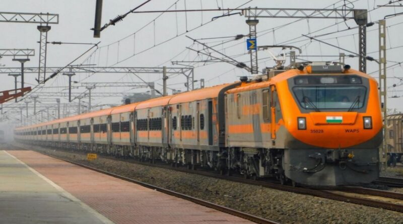 परदेश लौटने वाले यात्री परेशान,लंबी दूरी की ट्रेनों में वेटिंग, कई ट्रेनों में रिग्रेट