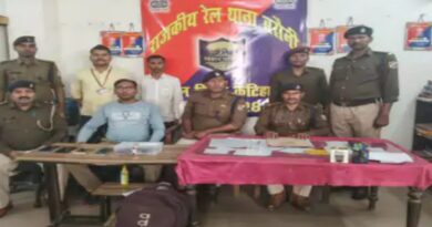 बरौनी स्टेशन से बेहोश करने वाली टैबलेट, चाकू, ब्लेड और गहनों के साथ बदमाश गिरफ्तार