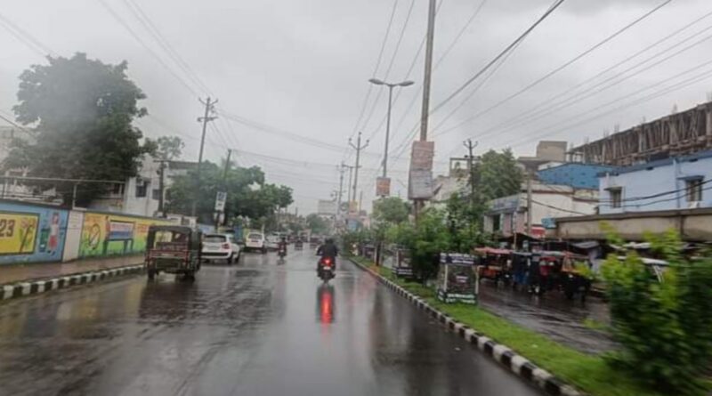 बिहार के सभी जिलों में आज बारिश का अलर्ट:पटना का टेंपरेचर 33°C पहुंचा