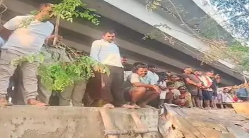 ओवरब्रिज के पास मिली युवक की लाश:पार्टी में जाने की बात कह कर घर से निकला था