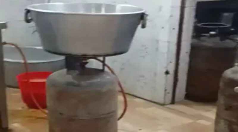 समस्तीपुर सदर अस्पताल में सिर्फ 2 ही सिलेंडर: लकड़ी पर बनेगा मरीजों का खाना