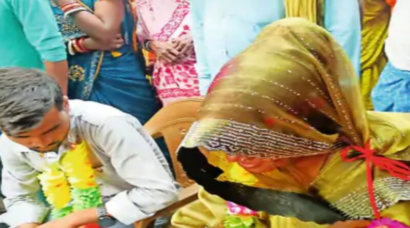 समस्तीपुर:प्रेमी-प्रेमिका की ग्रामीणों ने मंदिर में कराई शादी