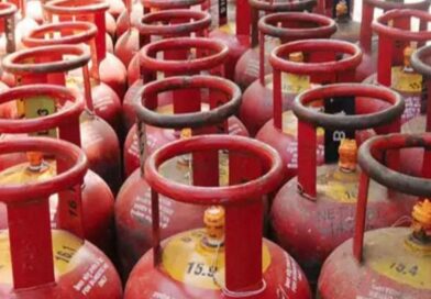 समस्तीपुर के ग्रामीण इलाकों में लकड़ी की मांग बढ़ी,45 दिन बाद ही गैस बुकिंग का नियम कर रहा परेशान