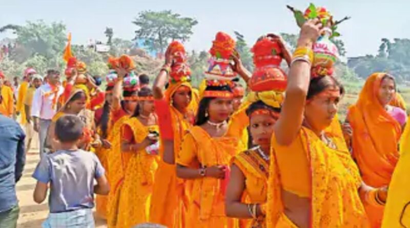 1150 श्रद्धालुओं ने सिर पर कलश लेकर निकाली भव्य शोभा यात्रा,गूंज रहे मंत्र