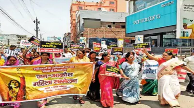 समस्तीपुर:परिसिमन व महिला आरक्षण का विरोध करने पर भाजपा ने किया प्रदर्शन 
