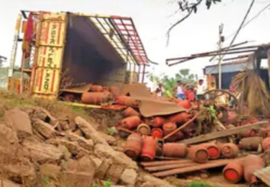 दलसिंहसराय:गैस सिलेंडर लदा ट्रक अनियंत्रित होकर पलटा, बड़ा हादसा टला