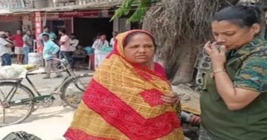 सरायगंज में शराब बेचने के आरोप में महिला गिरफ्तार:उत्पाद विभाग ने बस स्टैंड से पकड़ा