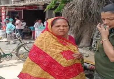 सरायगंज में शराब बेचने के आरोप में महिला गिरफ्तार:उत्पाद विभाग ने बस स्टैंड से पकड़ा