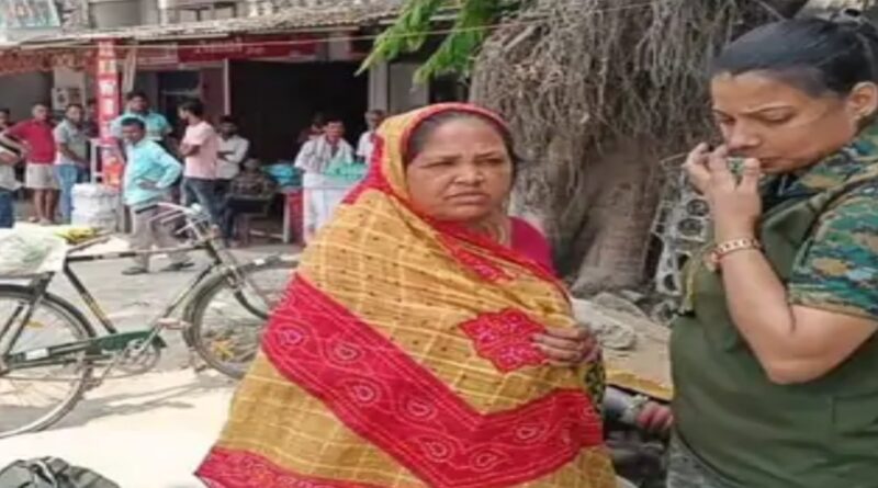 सरायगंज में शराब बेचने के आरोप में महिला गिरफ्तार:उत्पाद विभाग ने बस स्टैंड से पकड़ा