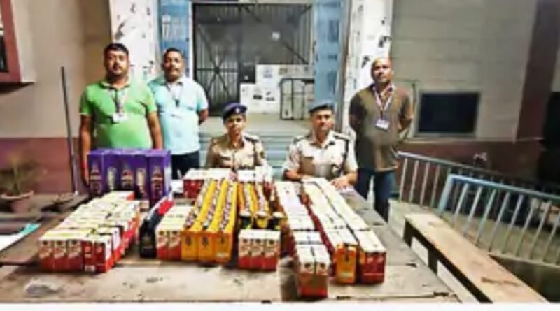 समस्तीपुर रेलवे स्टेशन पर स्वतंत्रता सेनानी एक्स.के एसी कोच से शराब बरामद