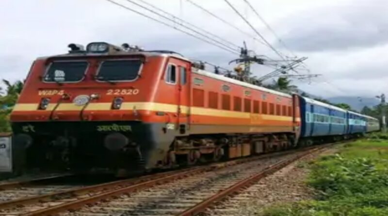 ट्रेनों में काफी भीड़,25 मई तक ट्रेनों में सीट नहीं, स्पेशल में भी वेटिंग