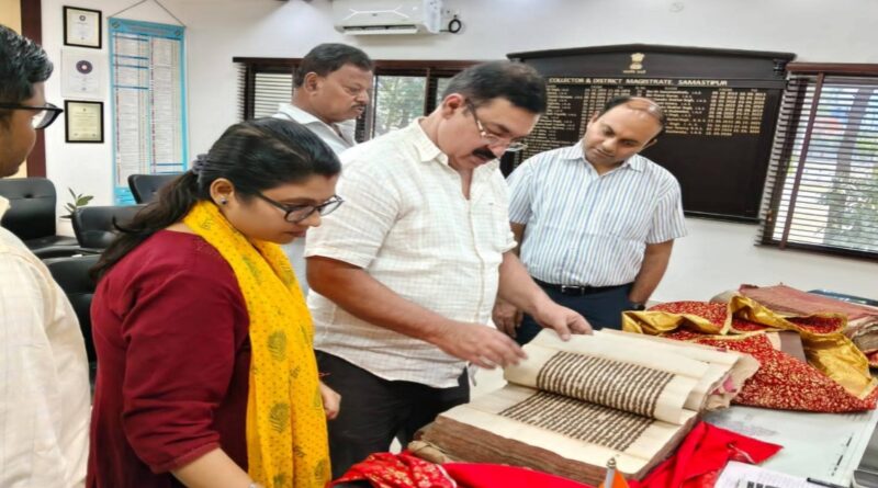 दलसिंहसराय में 25 पुरानी पांडुलिपी खोजी:DEO की मदद से पोर्टल पर अपलोड