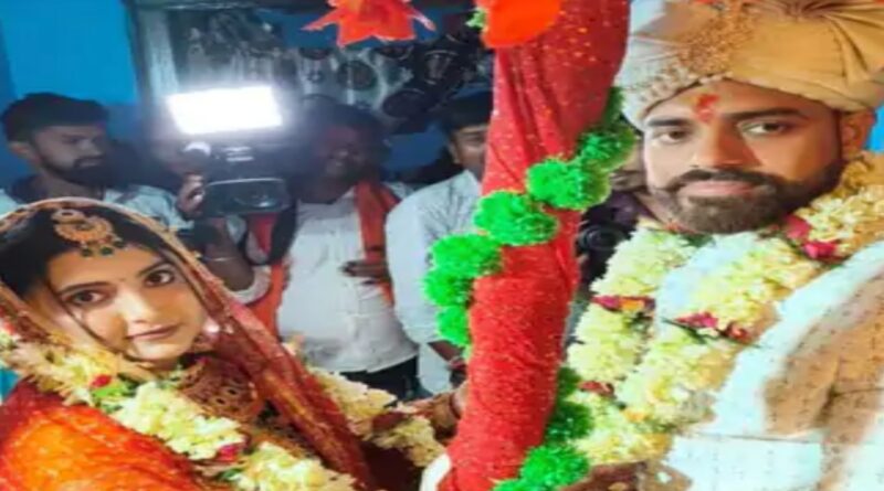 आंधी व बारिश के कारण ट्रैक्टर से धमवल गांव पहुंची बारात, हुई शादी