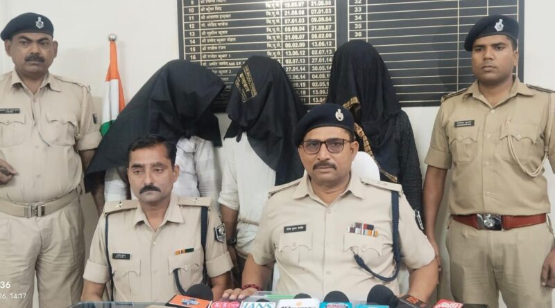 समस्तीपुर:4.20 लाख रुपए की लूट मामले में 3 बदमाश अरेस्ट:2 देसी पिस्तौल-4 गोली बरामद