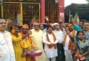 तीन राज्यों में भाजपा की जीत पर कार्यकर्त्ताओ ने झालमुड़ी, लड्डू बांटकर मनाई खुशी।