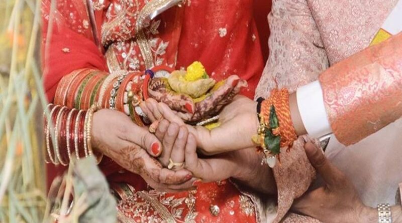 घर से भाग नाबालिग जोड़े ने की शादी,क्रिकेट खेलने के दौरान हुआ था प्यार 
