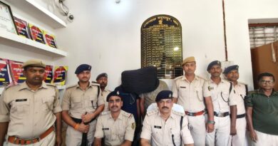 समस्तीपुर पुलिस ने ATM कार्ड बदलकर ठगी करने वाले गिरोह के दो सदस्य दबोचे, 32 एटीएम कार्ड बरामद