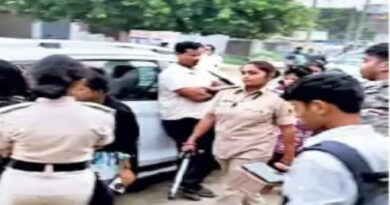 पुलिस की छापेमारी,आर्केस्ट्रा संचालक को 40 लड़कियां बेचा, 22 गिरफ्तार