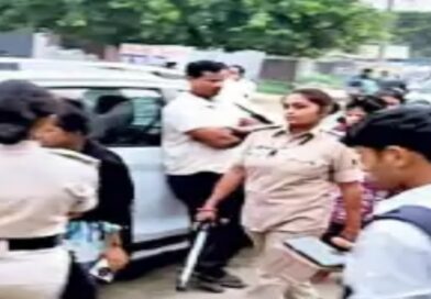 पुलिस की छापेमारी,आर्केस्ट्रा संचालक को 40 लड़कियां बेचा, 22 गिरफ्तार