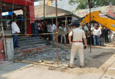 अतिक्रमणकारियों पर चला बुलडोजर,लोगों को मिलेगी जाम से मुक्ति