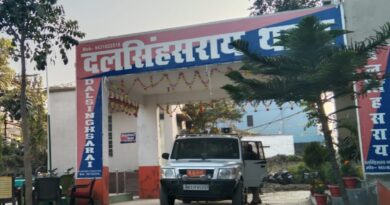R.B कॉलेज कि छात्रा का हाथियार का भय दिखाकर अपहरण का प्रयास,भीड़ ने दो युवकों को पकड़ा, जेल