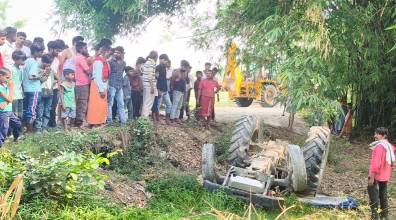ट्रैक्टर पलटने से 20 वर्षीय ट्रेक्टर चालक का हुआ मौत 