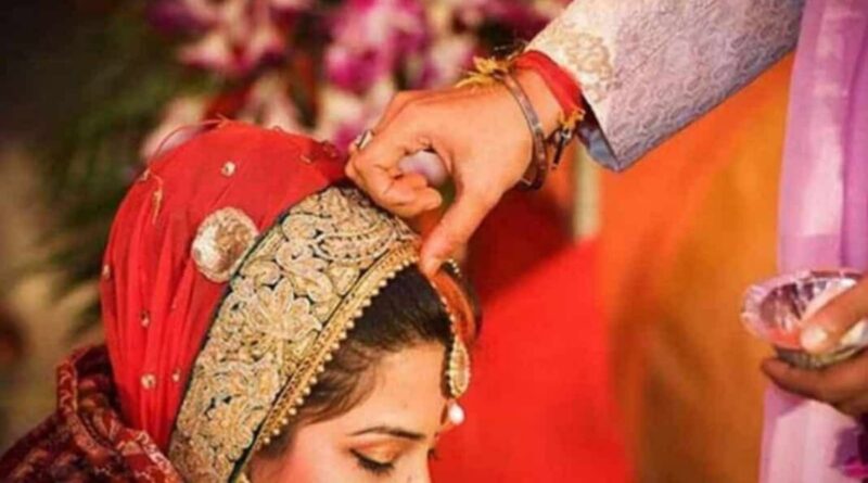 हाई वोल्टेज ड्रामा:विभूतिपुर में मक्के के खेत में मिल रहे प्रेमी युगल की कराई शादी