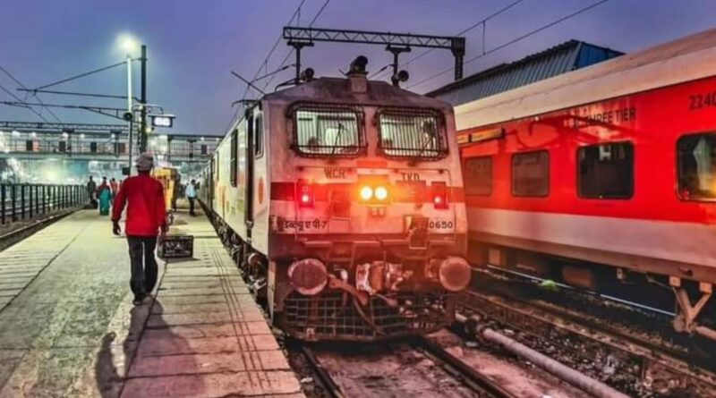 सहरसा-आनन्द विहार टर्मिनस स्पेशल सहित कई ट्रेनों के मार्ग बदले,पनियहवा रेल खंड पर एनआई कार्य