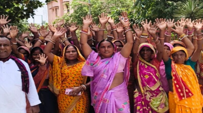 समस्तीपुर:शराब कारोबार के खिलाफ महिलाओं का फूटा गुस्सा,बिथान थाना का किया घेराव