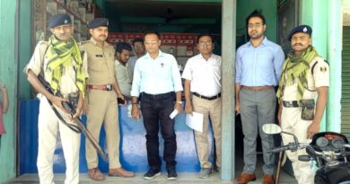 बिना लाइसेंस चल रही तीन दवा दुकानों पर छापेमारी, दवाएं जब्त