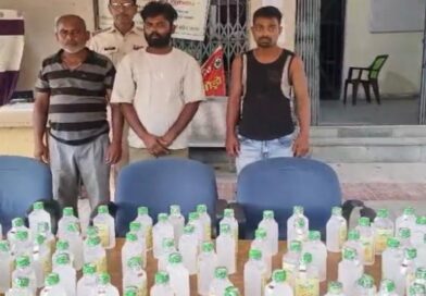 अवधेश चौक से 124 लीटर नेपाली शराब संग छोटा राजन समेत तीन तस्कर गिरफ्तार
