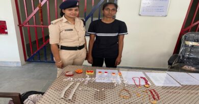 चार दिन से फरार नवविवाहिता मोतिहारी स्टेशन से बरामद,जेवर व नकदी भी मिला 