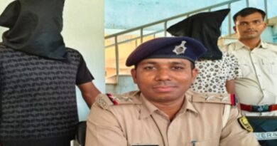 अश्लील गाना बजाने पर टोका तो युवक को मारी गोली,दो भाई गिरफ्तार
