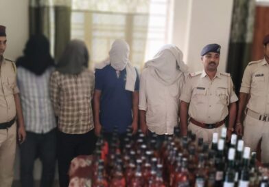 सप्तक्रांति एक्सप्रेस की पैंट्री कार से 42 लीटर विदेशी शराब के साथ चार कर्मी गिरफ्तार