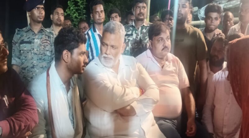 राजू चौधरी हत्याकांड में परिजनों से मिलने पहुंचे पप्पू यादव, कर दिया यह मांग 