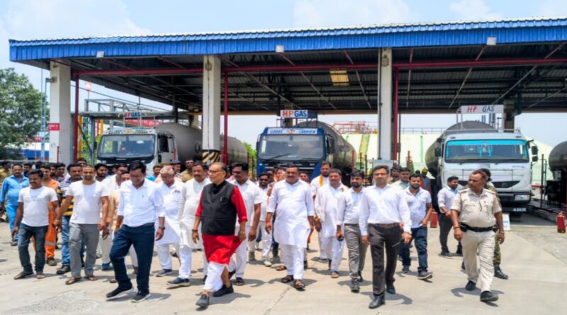 मुजफ्फरपुर:प्रगति पथ यात्रा के तहत एचपीसीएल एलपीजी बॉटलिंग प्लांट का किया निरिक्षण 