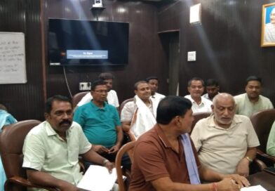 दलसिंहसराय नप कर्मी के खिलाफ वार्ड पार्षदों का आक्रोश, इओ के कक्ष में दिया धरना।