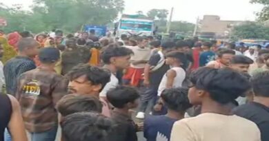 NH 28 सड़क हादसे में महिला की मौत:गंगा स्नान कर लौटते समय अज्ञात वाहन ने ऑटो को मारी टक्कर
